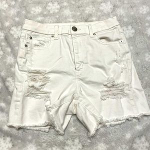 White American Eagle shorts